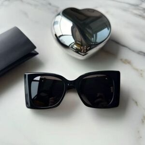 <AUTHENTIC>YSL Black Square Sunglasses